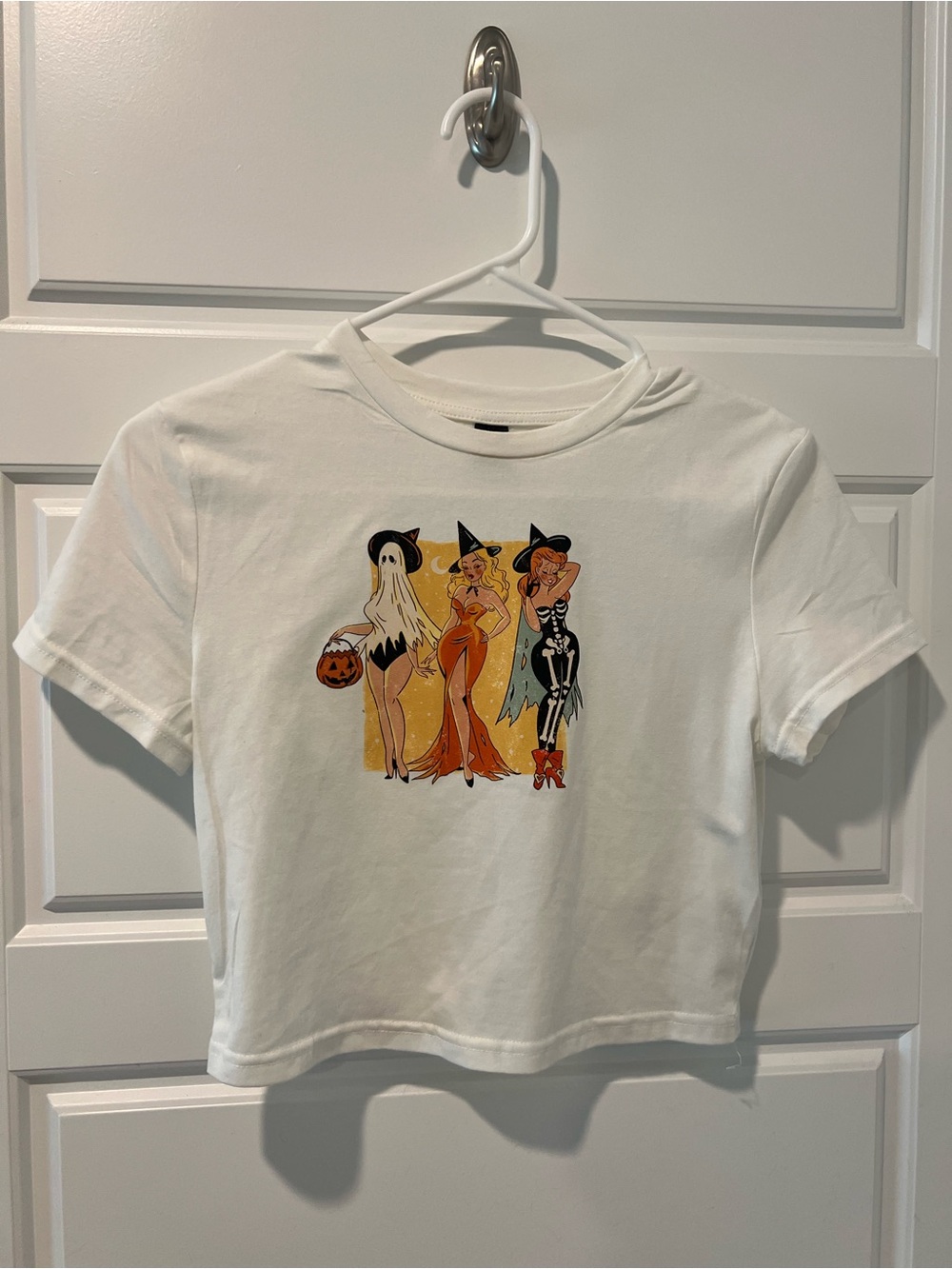 White Women’s Halloween Graphic Tee with Three Witch Girls